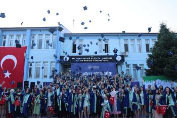 Gönen Meslek Yüksekokulu Mezuniyet Töreni Büyük Bir Coşkuyla Gerçekleştirildi