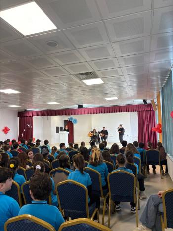 İşletme Yönetimi Öğrencilerinden Türkü Dinletisi ile Anlamlı 18 Mart Çanakkale Zaferi Anma Günü Düzenlendi