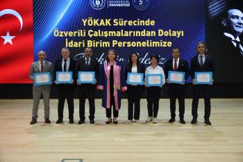 Üniversitemizde “İdari Birim Personeli Belge Takdim Töreni” Düzenlendi